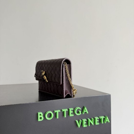 AAAAA Replica Bottega Veneta Andiamo Chain Crossbody Bag Burgundy Fake