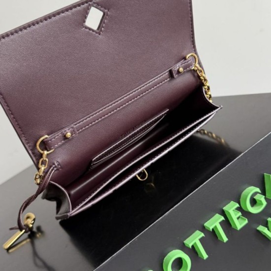 AAAAA Replica Bottega Veneta Andiamo Chain Crossbody Bag Burgundy Fake
