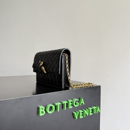 AAAAA Replica Bottega Veneta Andiamo Chain Crossbody Bag Black Fake