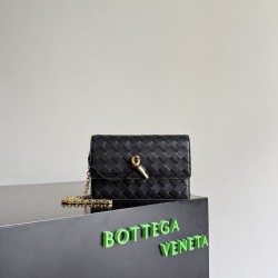 AAAAA Replica Bottega Veneta Andiamo Chain Crossbody Bag Black Fake
