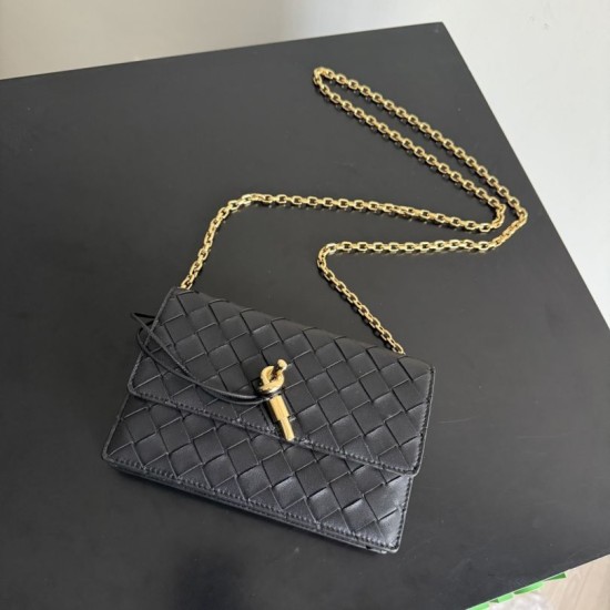 AAAAA Replica Bottega Veneta Andiamo Chain Crossbody Bag Black Fake