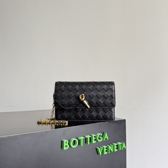 AAAAA Replica Bottega Veneta Andiamo Chain Crossbody Bag Black Fake