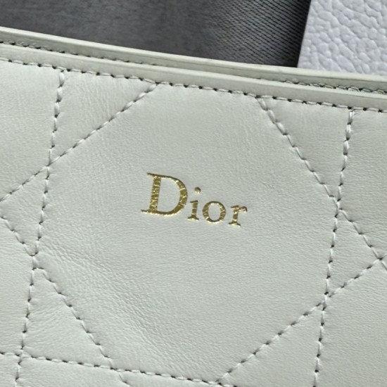 AAAAA Replica Dior Trianon Bag with Flat Macrocannage Chain White Fake