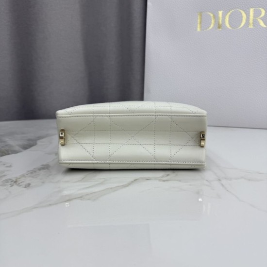 AAAAA Replica Dior Trianon Bag with Flat Macrocannage Chain White Fake