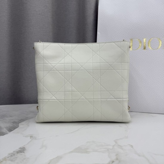 AAAAA Replica Dior Trianon Bags with Flat Macrocannage Chain White Fake