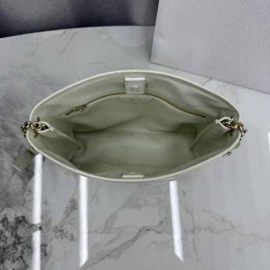 AAAAA Replica Dior Trianon Bags with Flat Macrocannage Chain White Fake
