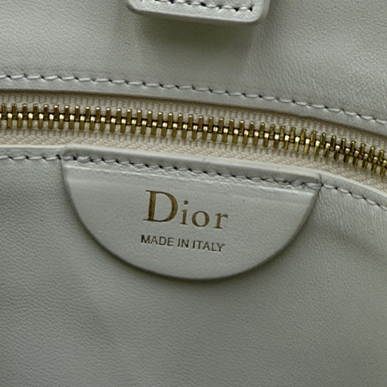 AAAAA Replica Dior Trianon Bags with Flat Macrocannage Chain White Fake