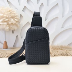 AAAAA Replica Bottega Veneta Crossbody Bag in Black Fake Clone