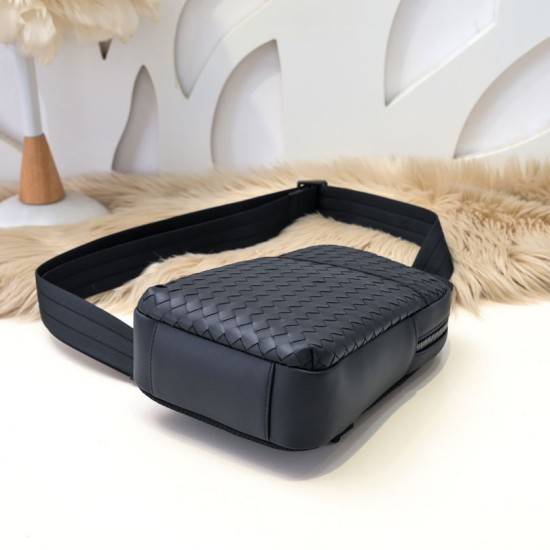 AAAAA Replica Bottega Veneta Crossbody Bag in Black Fake Clone