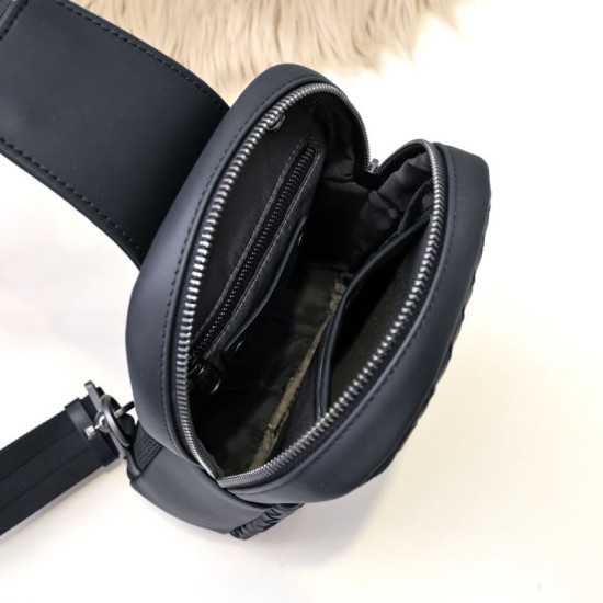 AAAAA Replica Bottega Veneta Crossbody Bag in Black Fake Clone
