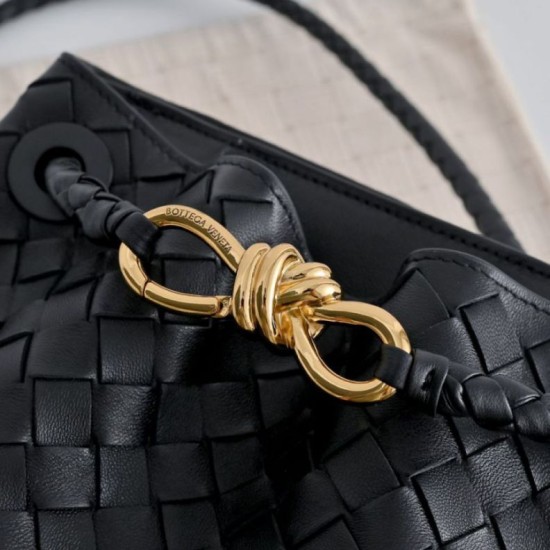 AAAAA Replica Bottega Veneta Andiamo Small Bucket Bag in Black Fake Clone