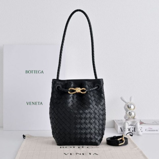 AAAAA Replica Bottega Veneta Andiamo Small Bucket Bag in Black Fake Clone