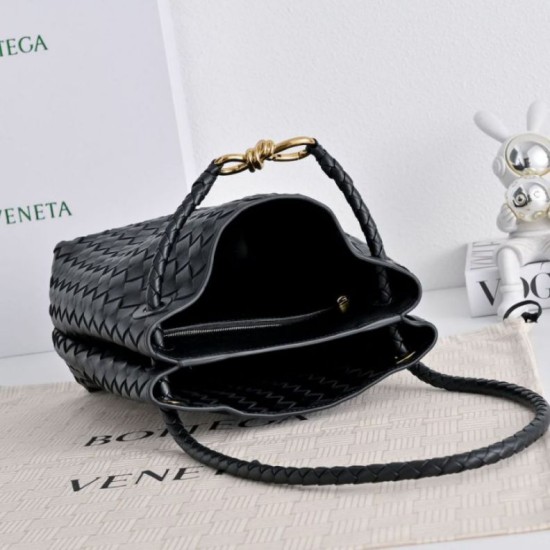 AAAAA Replica Bottega Veneta Andiamo Small Bucket Bag in Black Fake Clone