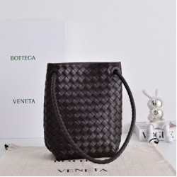 AAAAA Replica Bottega Veneta Andiamo Small Bucket Bag in Burgundy Fake Clone