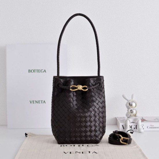AAAAA Replica Bottega Veneta Andiamo Small Bucket Bag in Burgundy Fake Clone