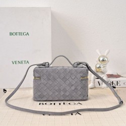 Super Clone Knockoff Bottega Veneta Makeup Bag Gray Suede