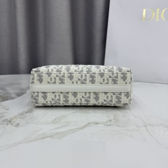 Mirror Quality Replica Dior 30 Montaigne Miss Caro Oblique shoulder bag beige/gray Knockoff