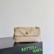 Mirror Quality Replica Shoulder bag Bottega Veneta Madison Intrecciato Ecru-Muse Knockoff