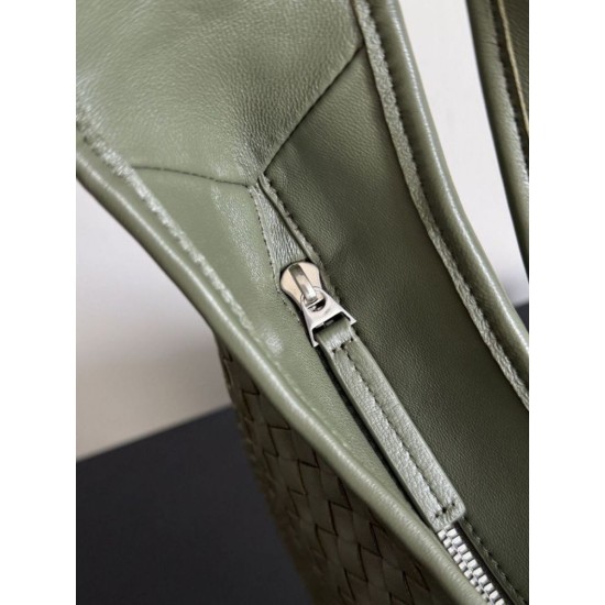 Mirror Quality Replica Bottega Veneta Veneto Men's Hobo Bag Knockoff