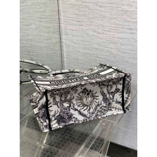 Replica Dior Medium Book Tote Bag White Toile de Jouy Soleil Embroidery Replica Dior Medium Book Tote Bag White Toile de Jouy Soleil Embroidery