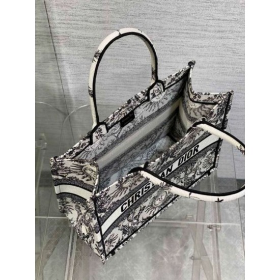 Replica Dior Medium Book Tote Bag White Toile de Jouy Soleil Embroidery Replica Dior Medium Book Tote Bag White Toile de Jouy Soleil Embroidery