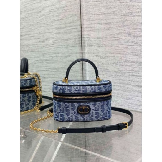 Replica Dior 30 Montaigne Mini Vanity Case Blue Denim Oblique Jacquard Replica Dior 30 Montaigne Mini Vanity Case Blue Denim Oblique Jacquard