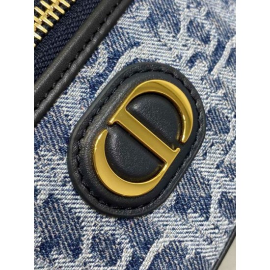 Replica Dior 30 Montaigne Mini Vanity Case Blue Denim Oblique Jacquard Replica Dior 30 Montaigne Mini Vanity Case Blue Denim Oblique Jacquard