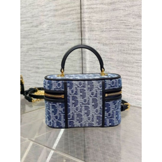 Replica Dior 30 Montaigne Mini Vanity Case Blue Denim Oblique Jacquard Replica Dior 30 Montaigne Mini Vanity Case Blue Denim Oblique Jacquard