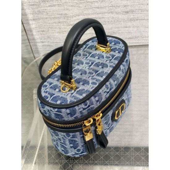 Replica Dior 30 Montaigne Mini Vanity Case Blue Denim Oblique Jacquard Replica Dior 30 Montaigne Mini Vanity Case Blue Denim Oblique Jacquard