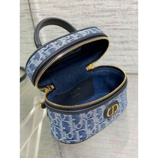 Replica Dior 30 Montaigne Mini Vanity Case Blue Denim Oblique Jacquard Replica Dior 30 Montaigne Mini Vanity Case Blue Denim Oblique Jacquard