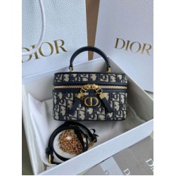 Replica Dior 30 Montaigne Mini Vanity Case Blue Oblique Jacquard Replica Dior 30 Montaigne Mini Vanity Case Blue Oblique Jacquard
