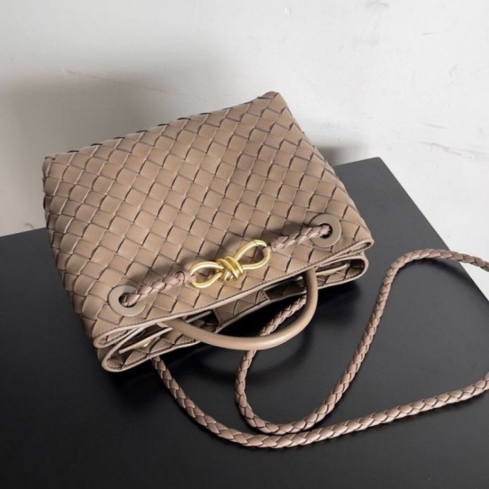 Replica Bottega Veneta Andiamo Small Bag Praline Intrecciato Lambskin