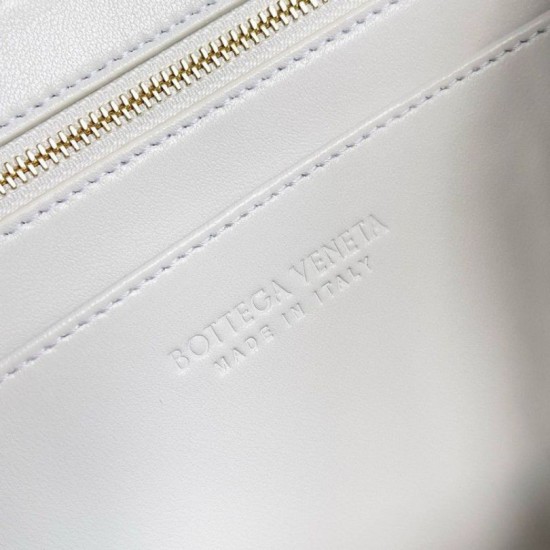Fake Bottega Veneta Andiamo Small East/West Bag White Intrecciato Lambskin Replica Fake Bottega Veneta Andiamo Small East/West Bag White Intrecciato Lambskin Replica