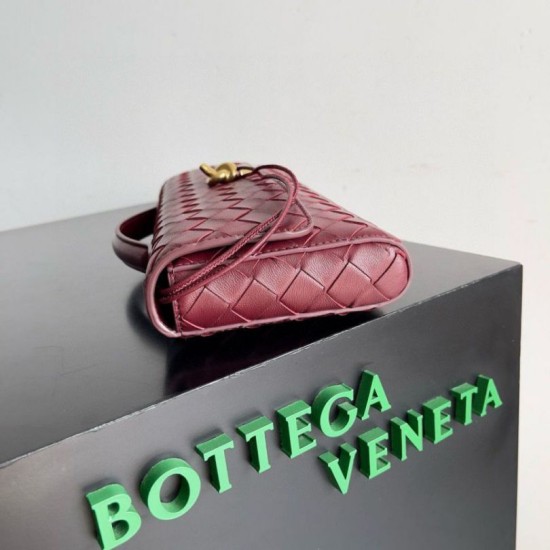 Replica Bottega Veneta Andiamo Clutch with Handle Barolo Intrecciato Lambskin Replica Bottega Veneta Andiamo Clutch with Handle Barolo Intrecciato Lambskin
