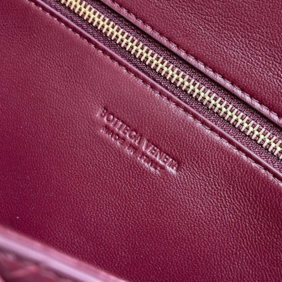 Replica Bottega Veneta Andiamo Clutch with Handle Barolo Intrecciato Lambskin Replica Bottega Veneta Andiamo Clutch with Handle Barolo Intrecciato Lambskin