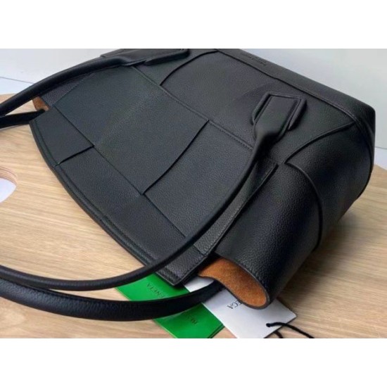 Replica Bottega Veneta Arco Medium Bag Black Grained 