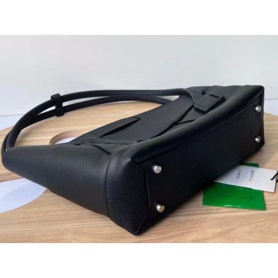 Replica Bottega Veneta Arco Medium Bag Black Grained 