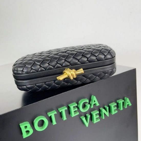 Replica Bottega Veneta Knot Minaudiere Clutch Black Intrecciato Lambskin Replica Bottega Veneta Knot Minaudiere Clutch Black Intrecciato Lambskin