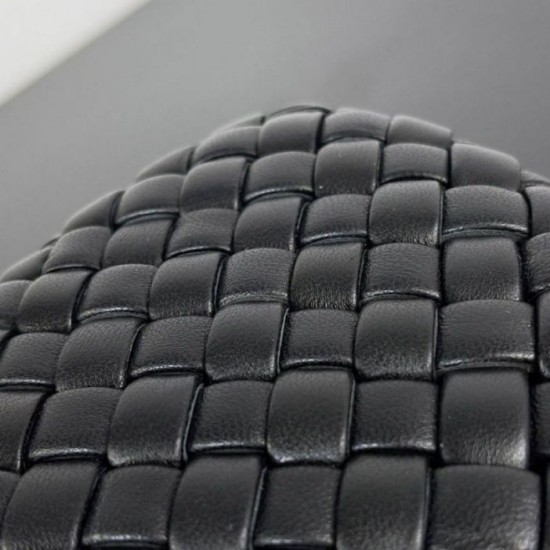 Replica Bottega Veneta Knot Minaudiere Clutch Black Intrecciato Lambskin Replica Bottega Veneta Knot Minaudiere Clutch Black Intrecciato Lambskin