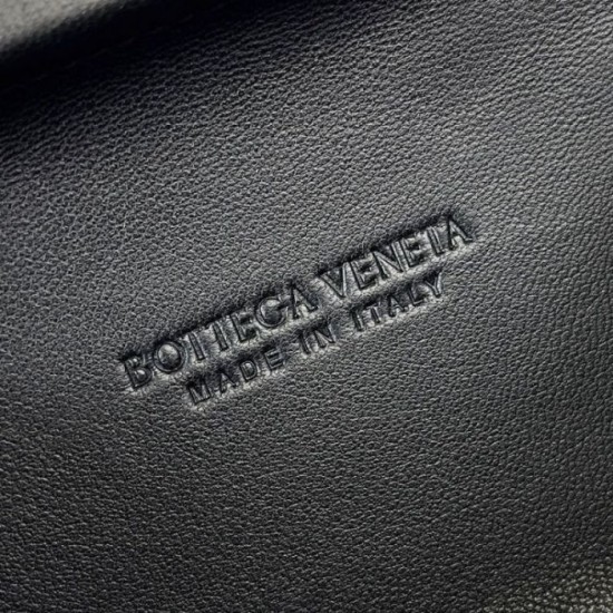 Replica Bottega Veneta Knot Minaudiere Clutch Black Intrecciato Lambskin Replica Bottega Veneta Knot Minaudiere Clutch Black Intrecciato Lambskin