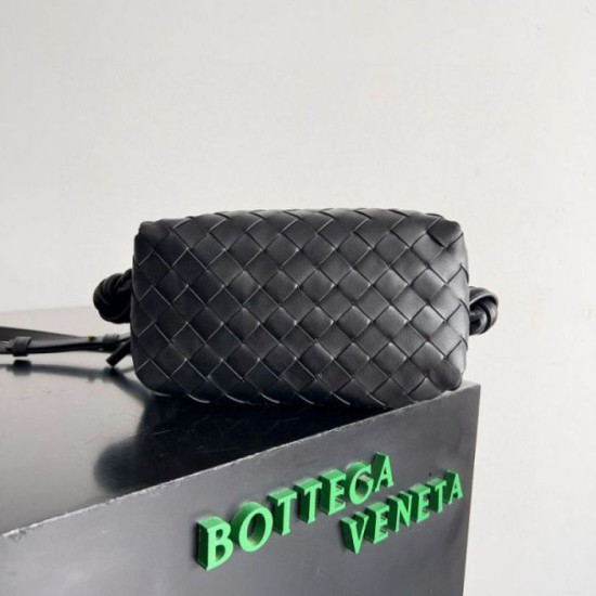 Replica Bottega Veneta Small Loop Crossbody Bag Black Intrecciato Lambskin Replica Bottega Veneta Small Loop Crossbody Bag Black Intrecciato Lambskin