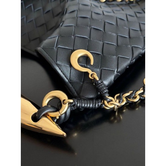 Replica Bottega Veneta Sardine Small Bag with Chain Black Lambskin Replica Bottega Veneta Sardine Small Bag with Chain Black Lambskin