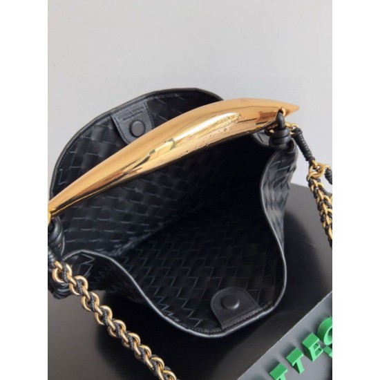 Replica Bottega Veneta Sardine Small Bag with Chain Black Lambskin Replica Bottega Veneta Sardine Small Bag with Chain Black Lambskin