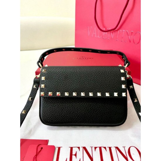 Replica Valentino Rockstud Pouch Bag Black Grained Fake Valentino Rockstud Pouch Bag Black Grained Replica