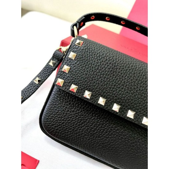 Replica Valentino Rockstud Pouch Bag Black Grained Fake Valentino Rockstud Pouch Bag Black Grained Replica