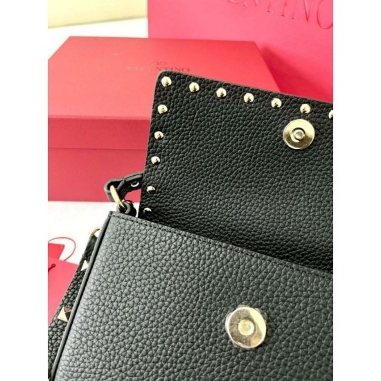 Replica Valentino Rockstud Pouch Bag Black Grained Fake Valentino Rockstud Pouch Bag Black Grained Replica