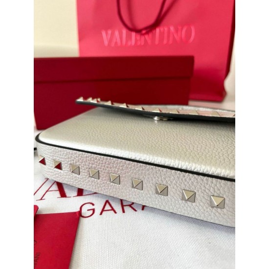 Replica Valentino Rockstud Pouch Bag White Grained 