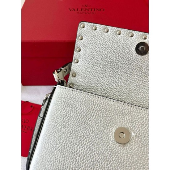 Replica Valentino Rockstud Pouch Bag White Grained 