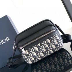 Replica Dior Mini Rider 2.0 Zipped Messenger Bag in Beige Oblique with Black Leather Replica Dior Mini Rider 2.0 Zipped Messenger Bag in Beige Oblique with Black Leather