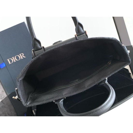 Replica Dior Saddle Tote Bag Black in Black Dior Oblique Jacquard Replica Dior Saddle Tote Bag Black in Black Dior Oblique Jacquard